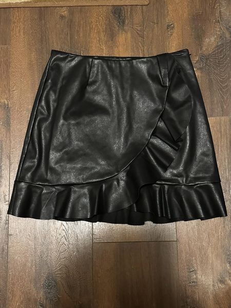 Size S - Black vegan leather skirt with asymmetrical ruffle trim