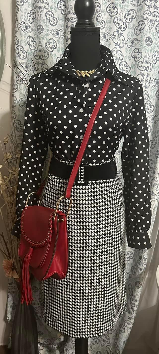 Size 10 houndstooth skirt with velvet front around belt area