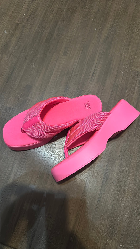 WILD FABLE Angela Hot Pink Memory Foam Thong Platform Sandals 10 compare to new $30