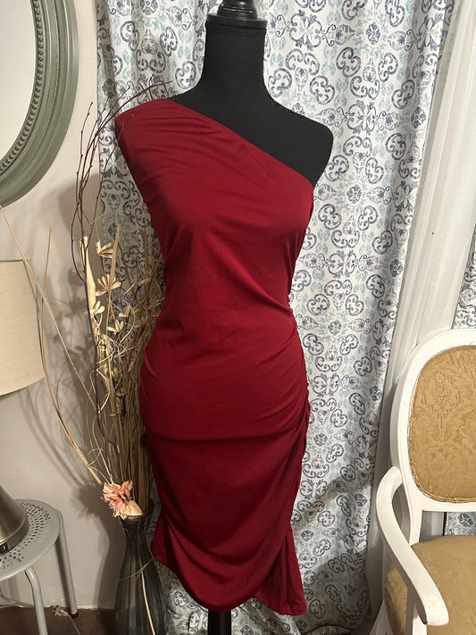 Size 2XL New with tags one shoulder burgundy dress with side ruching