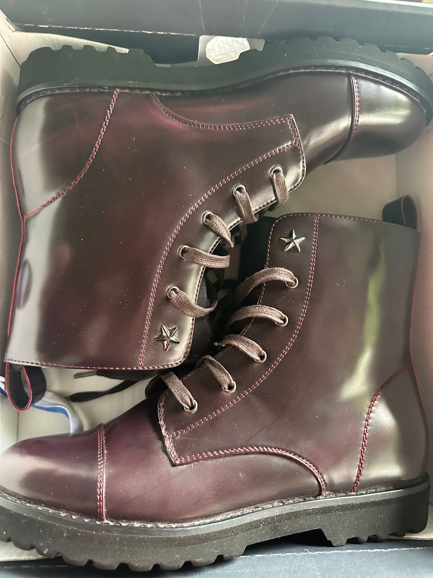 New Size 9 burgundy Tommy Hilfiger Women's PALMYR Combat Boot