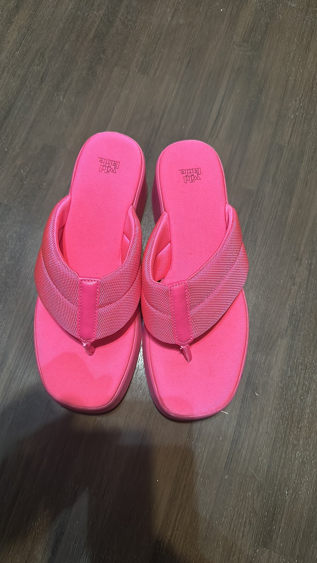 WILD FABLE Angela Hot Pink Memory Foam Thong Platform Sandals 10 compare to new $30