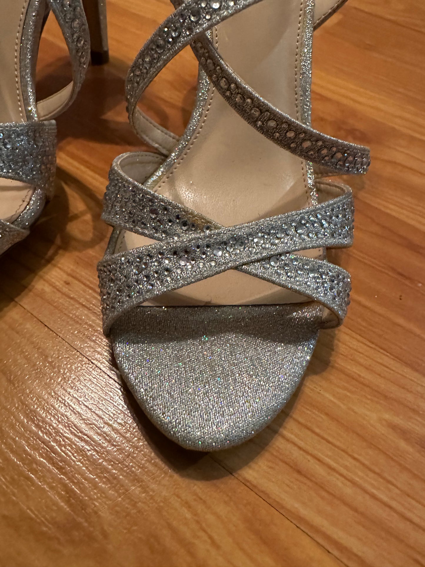 Size 6 Maripe sparkly silver strappy heeled