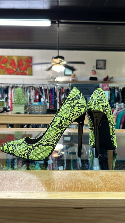 Size 8 lime green heels Shoedazzle