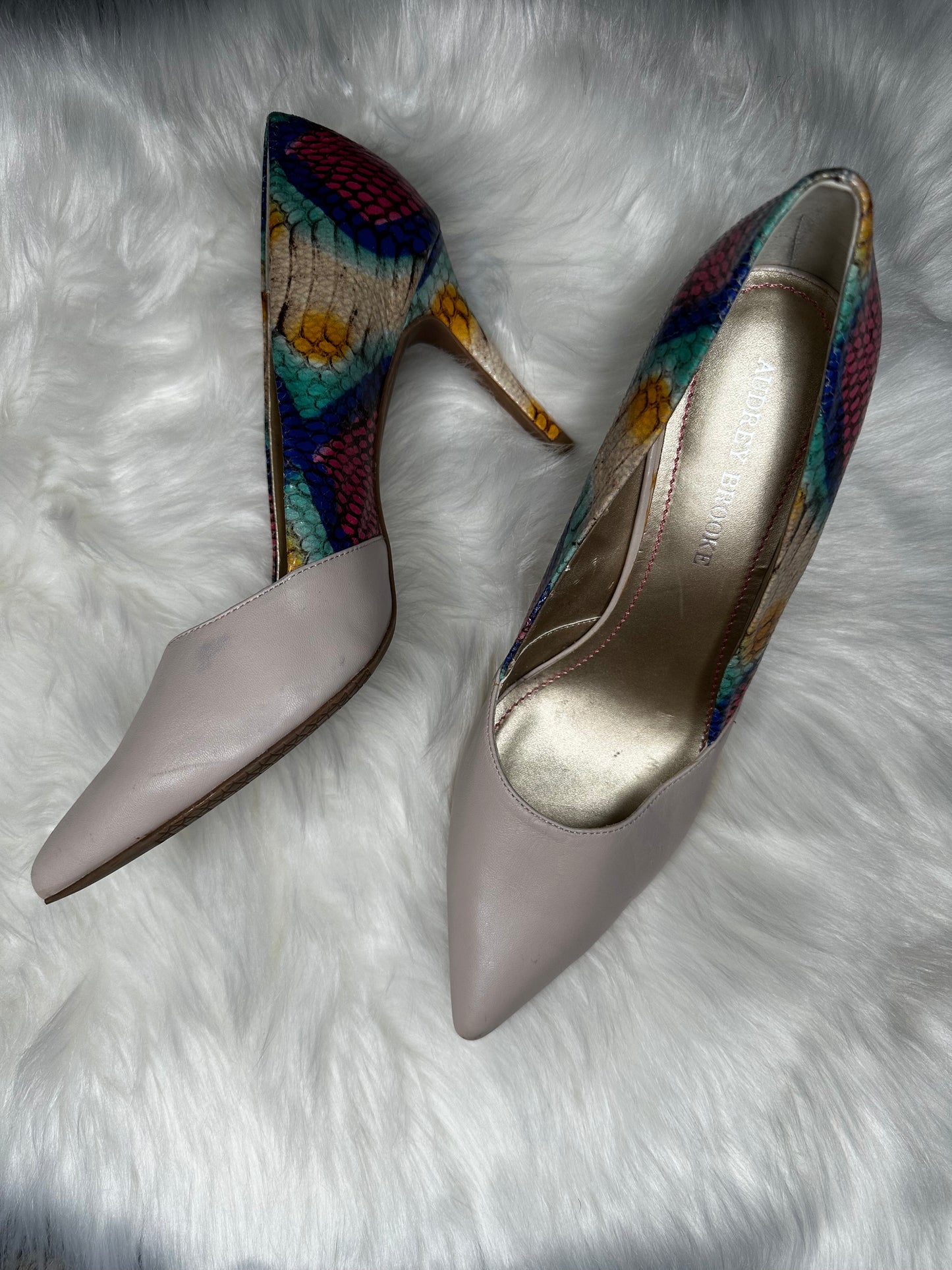 Size 11M Audrey Brooke nude colorful snakeskin pumps