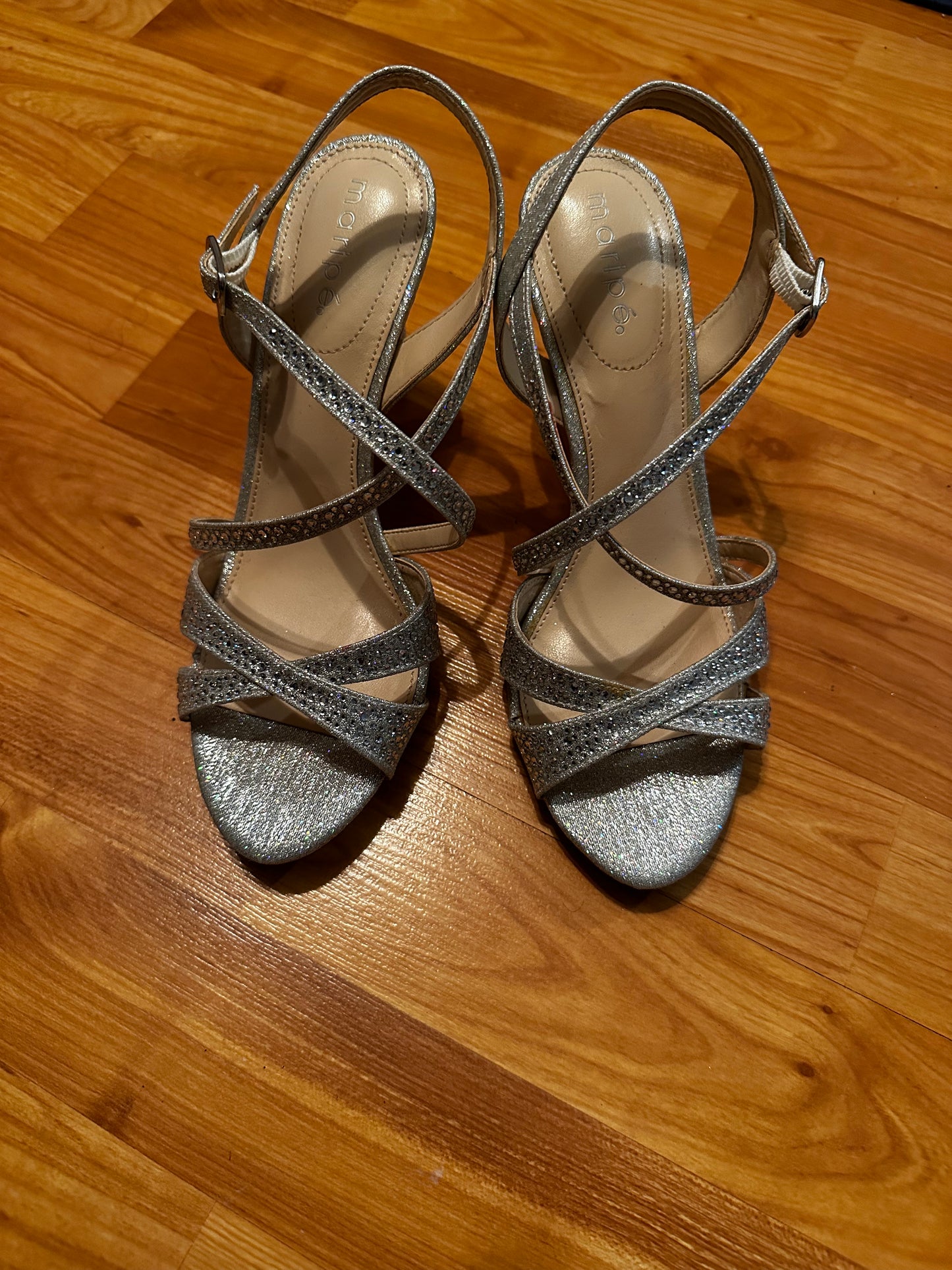 Size 6 Maripe sparkly silver strappy heeled