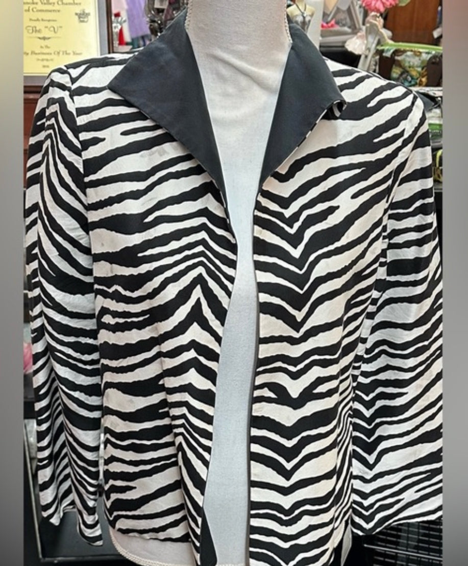 Size Small zebra top/lightweight blazer (reversible)