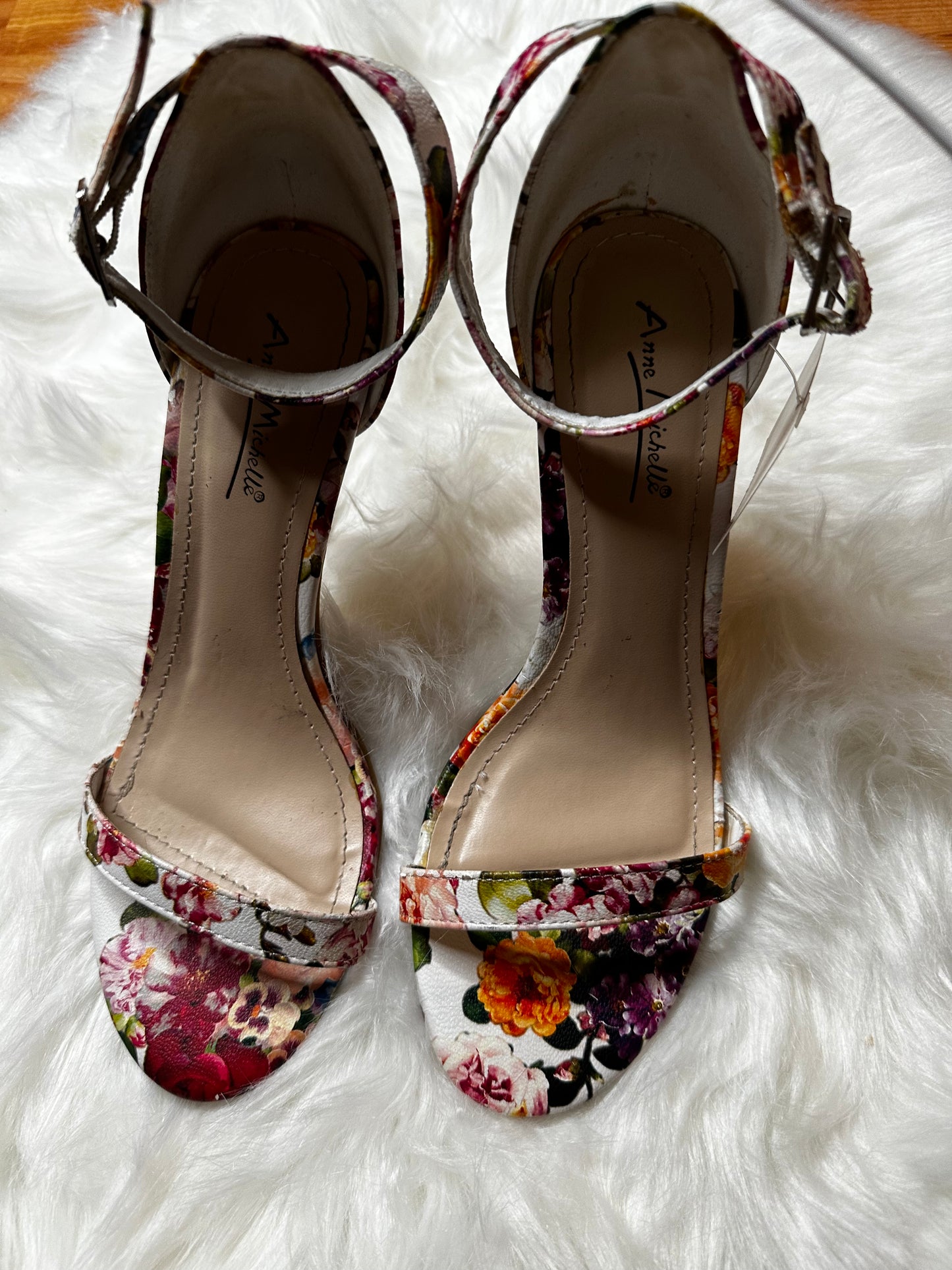 Size 8 Anne Michelle Enzo 01Y White Floral Print Single Strap Heels