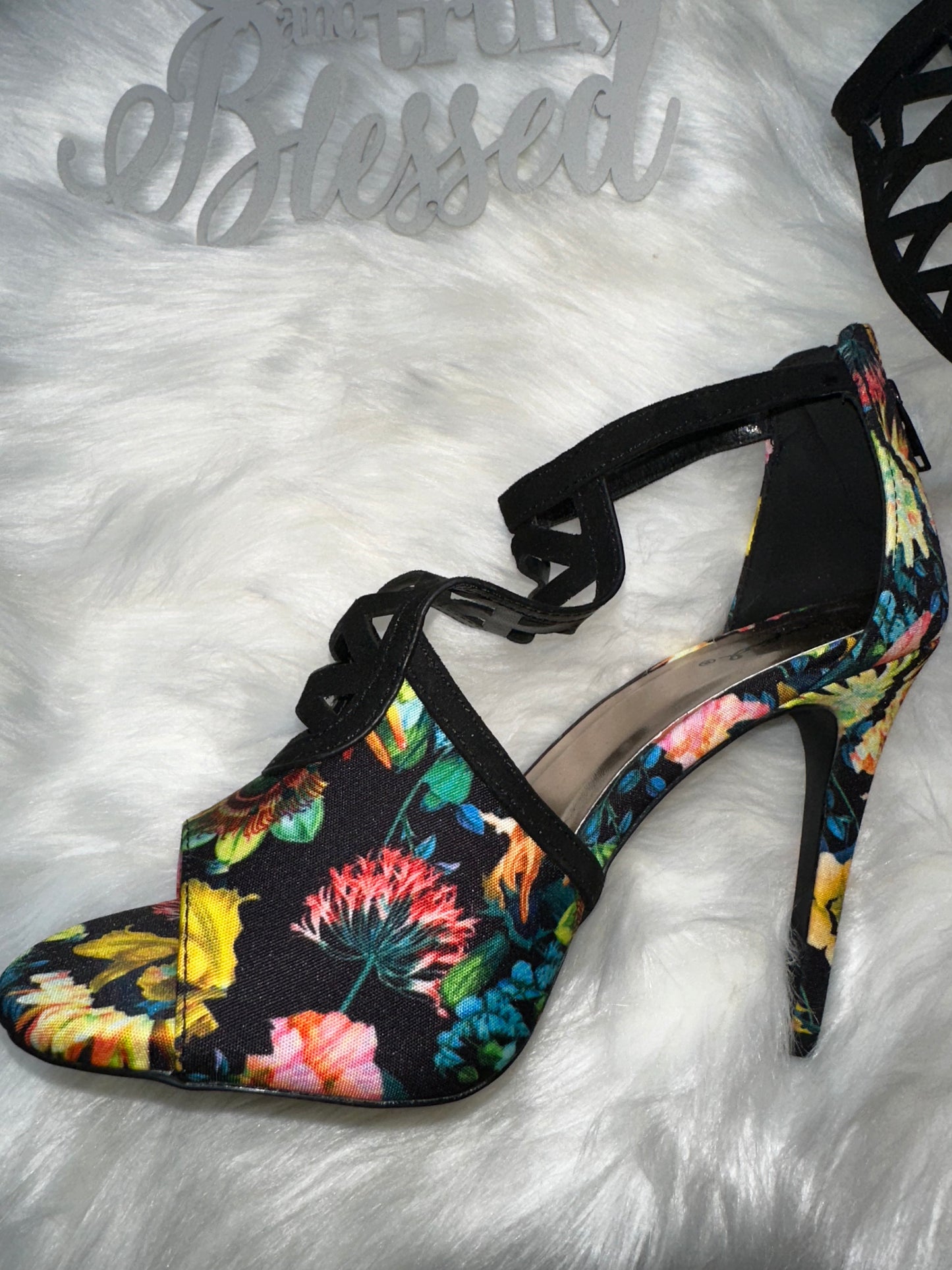 Size 8.5 Stilettos High Floral Platform Heel Ankle Strap Back Zipper Dress Shoes