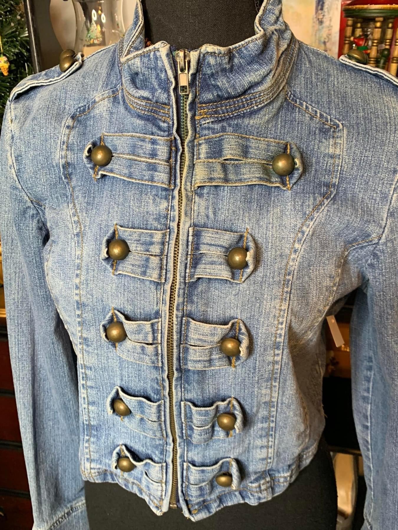 Size XL denim junior jacket