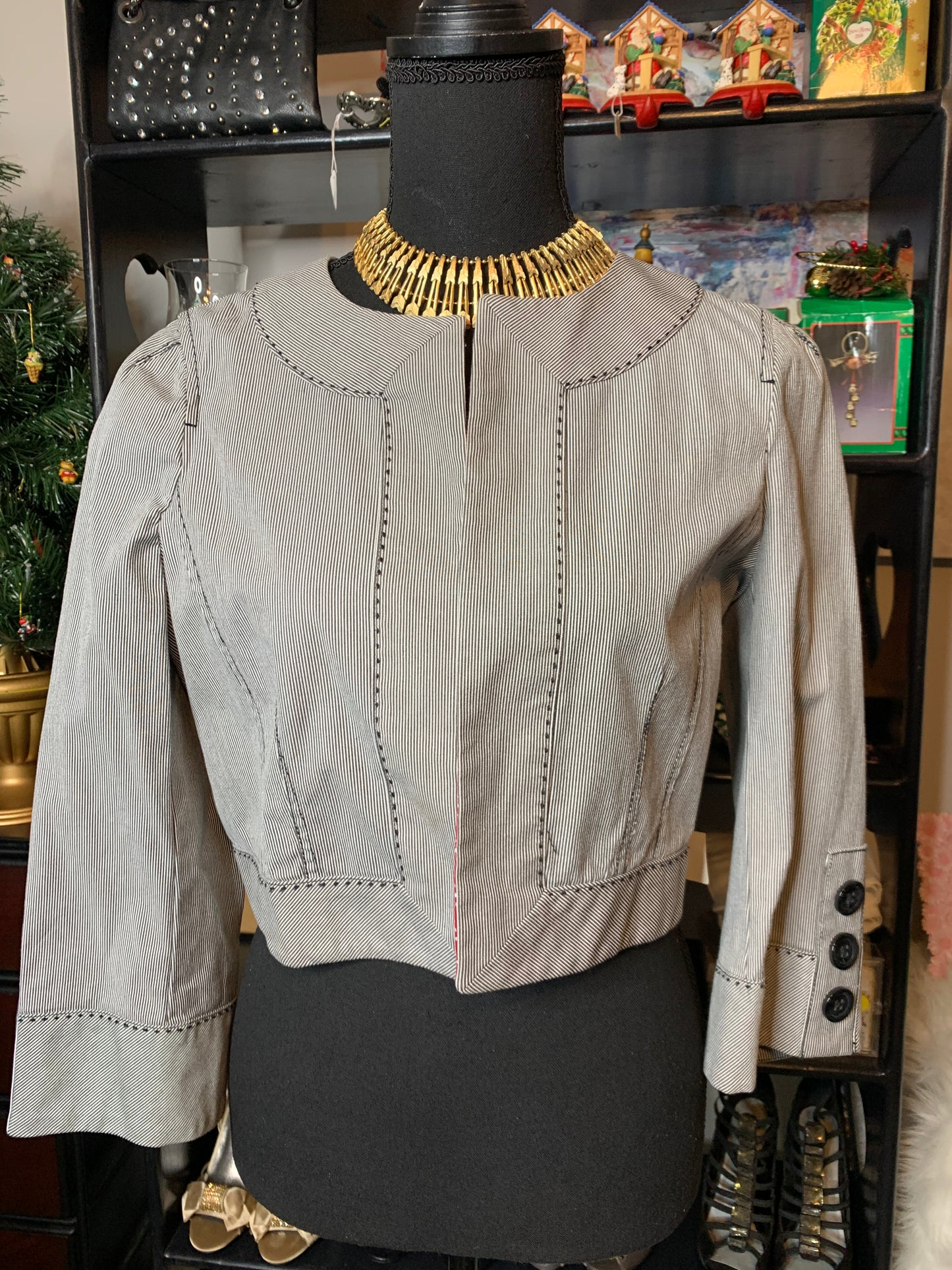 Size 10 Petite crop blazer