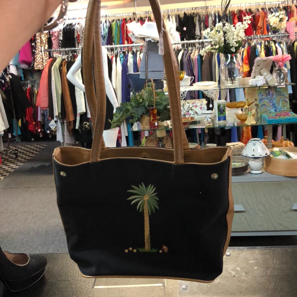 Cute tropical 🌴 inspired handbag 👜.