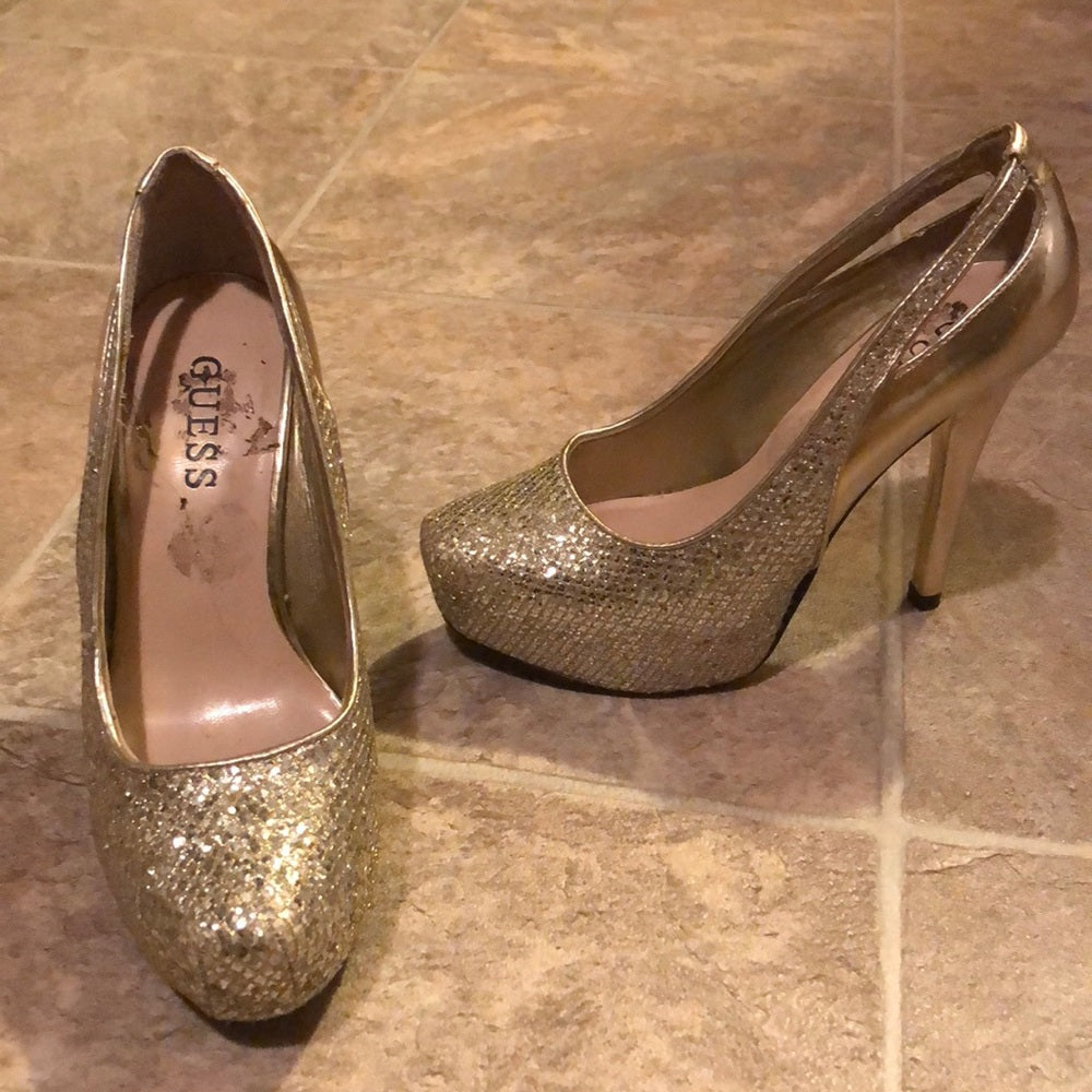 Size 5.5 Guess gold sparkly pumps