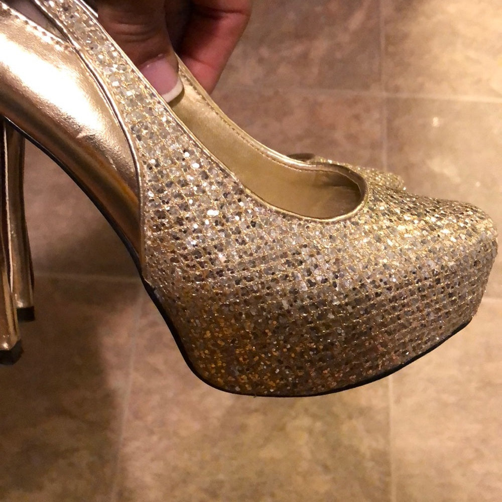 Size 5.5 Guess gold sparkly pumps