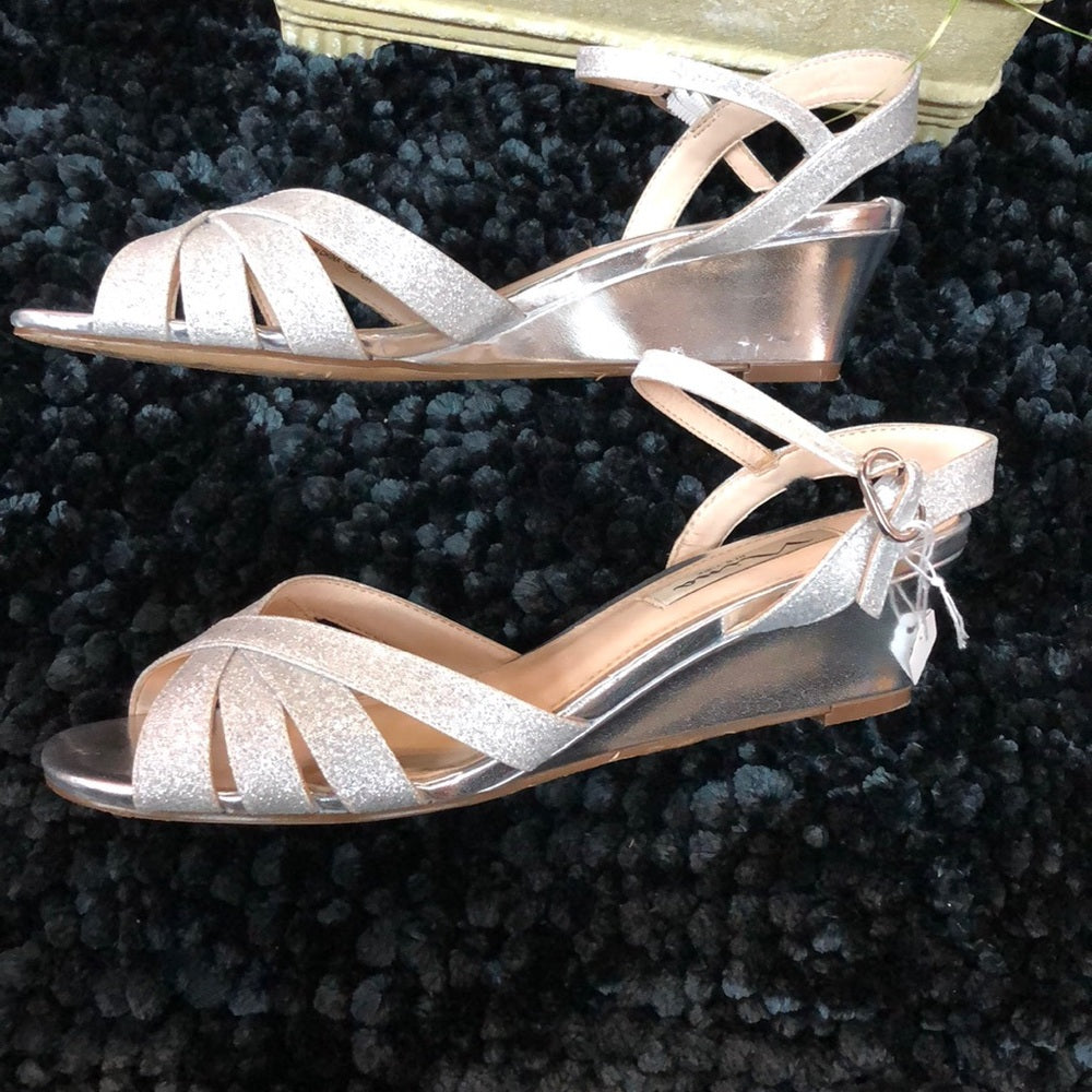 Size 6 Silver 1.5 inch wedge