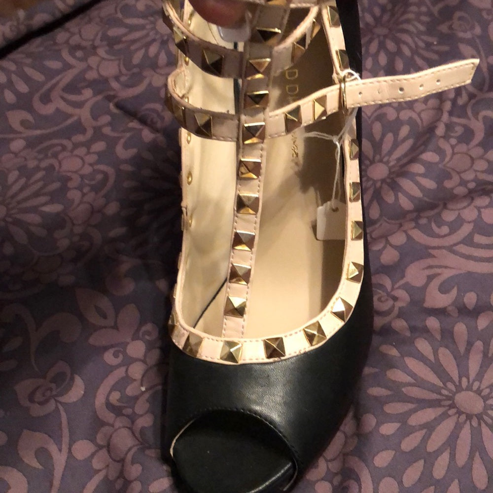 Like new  without box size 9 platform