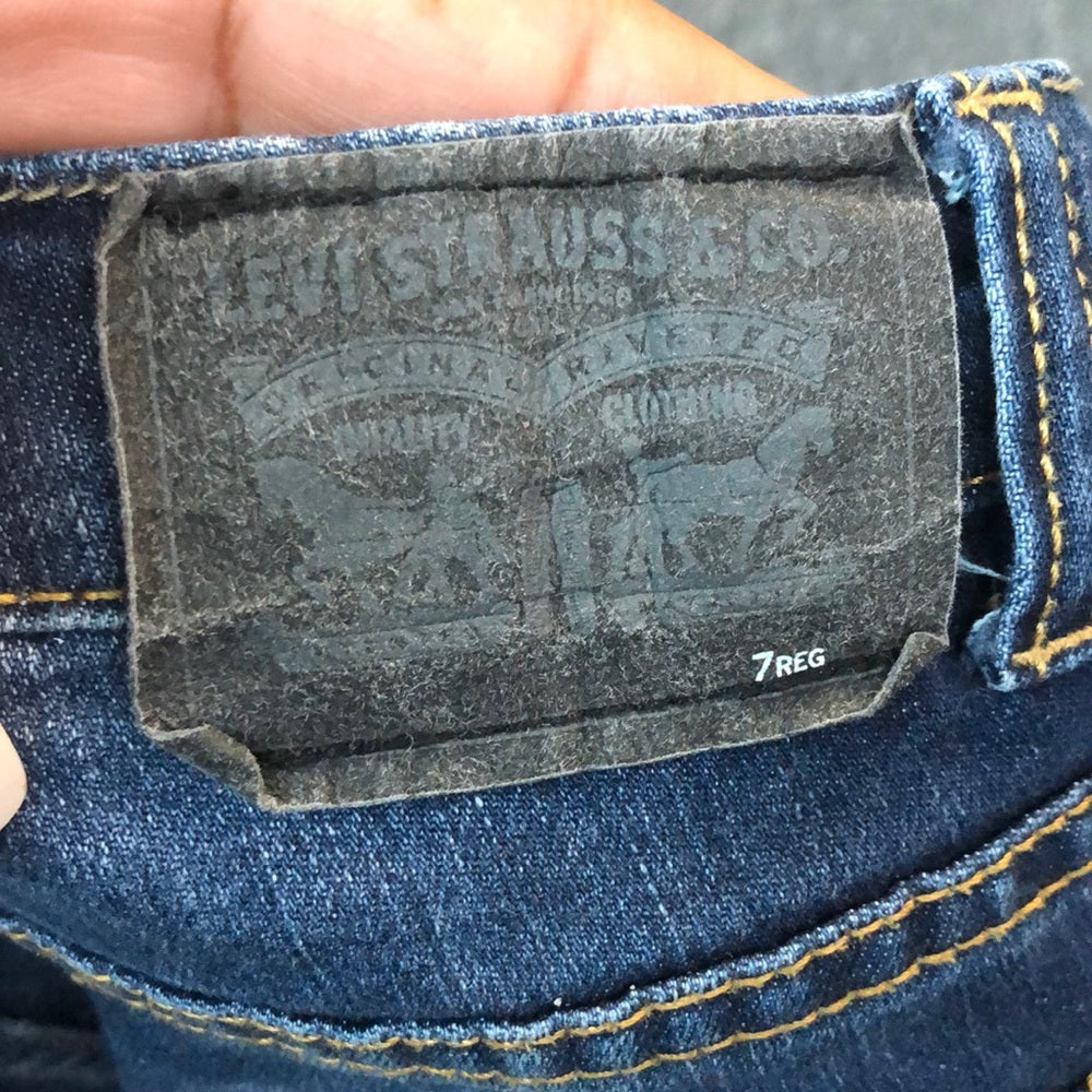 Size 7 Levi’s 511 slim