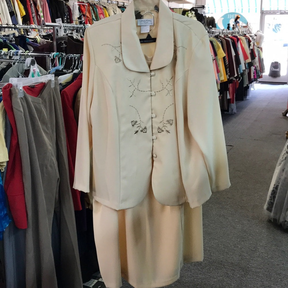 Size 22W skirt suit