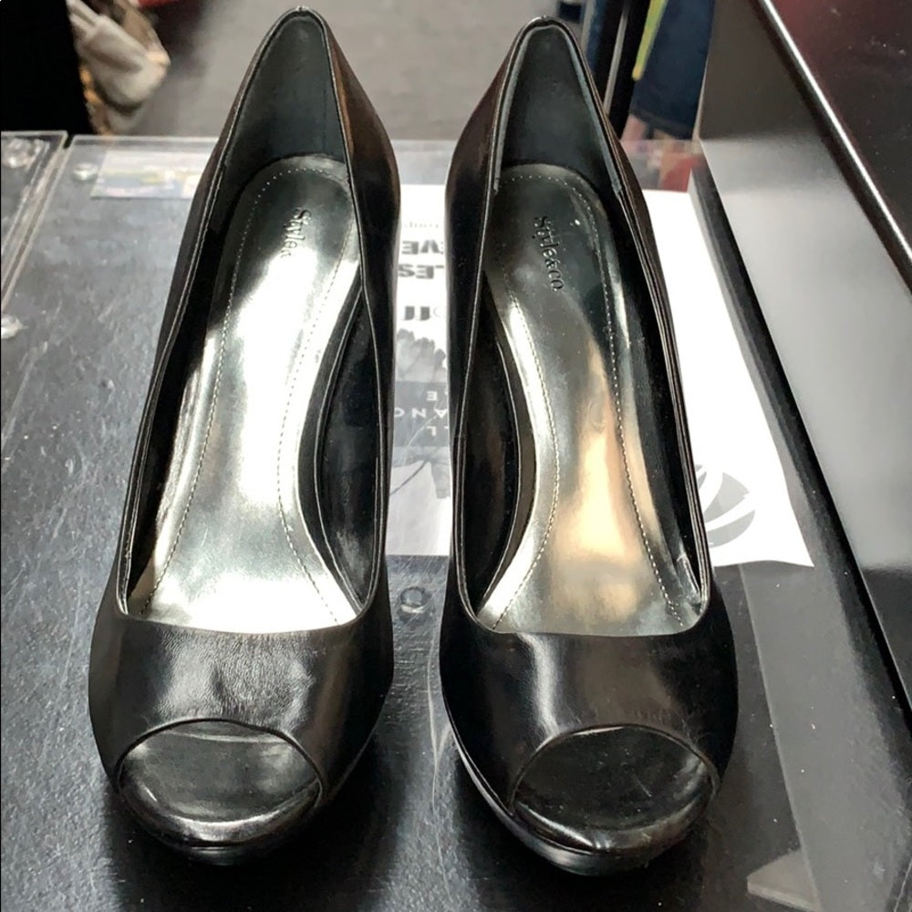 Size 8 Medium black peep toe Style & Co heels