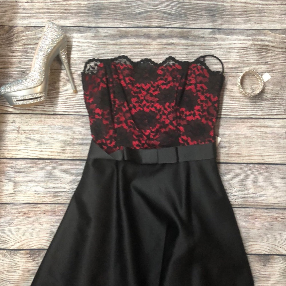 Betsy & Adam size 4 red & black formal dress