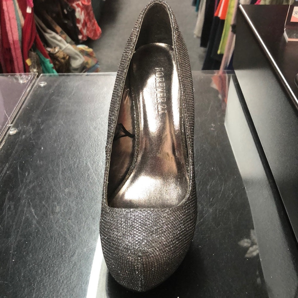 Forever 21 gray & silver size 6 1/2 heels