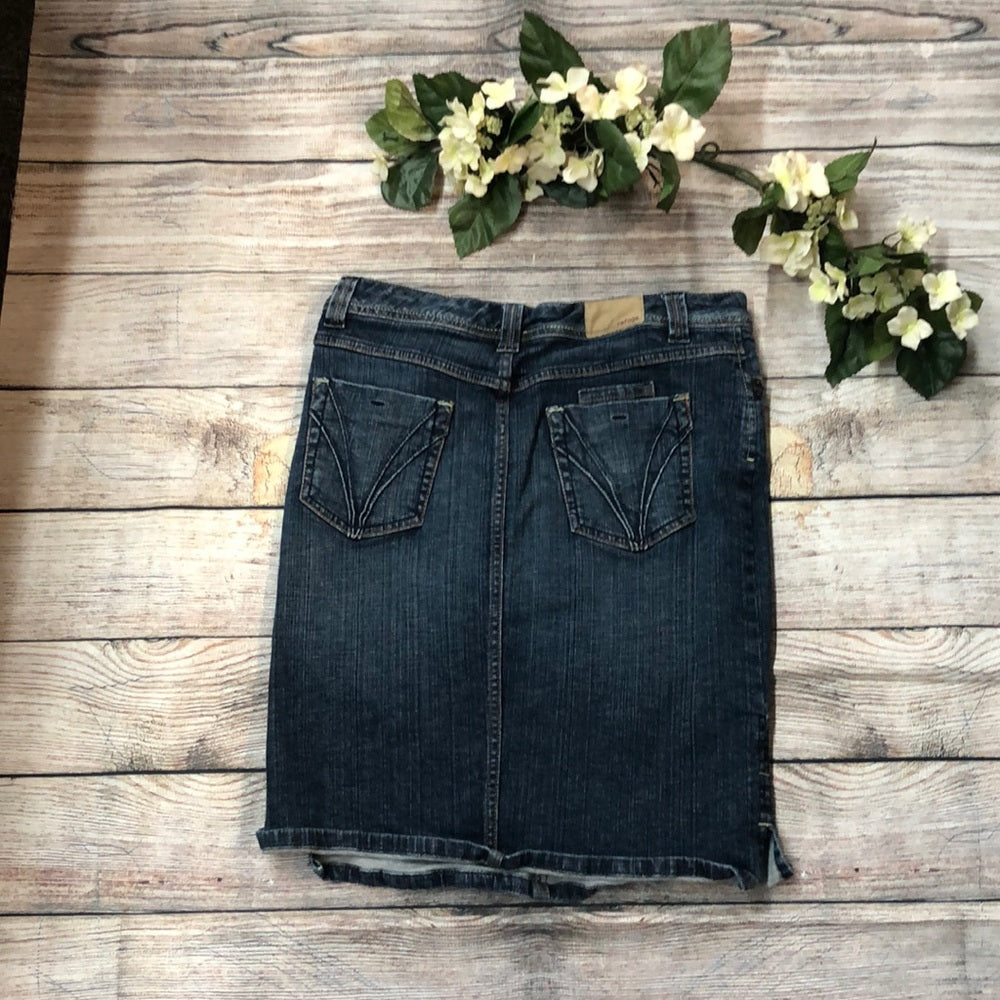 Refuge size 9 jean juniors skirt