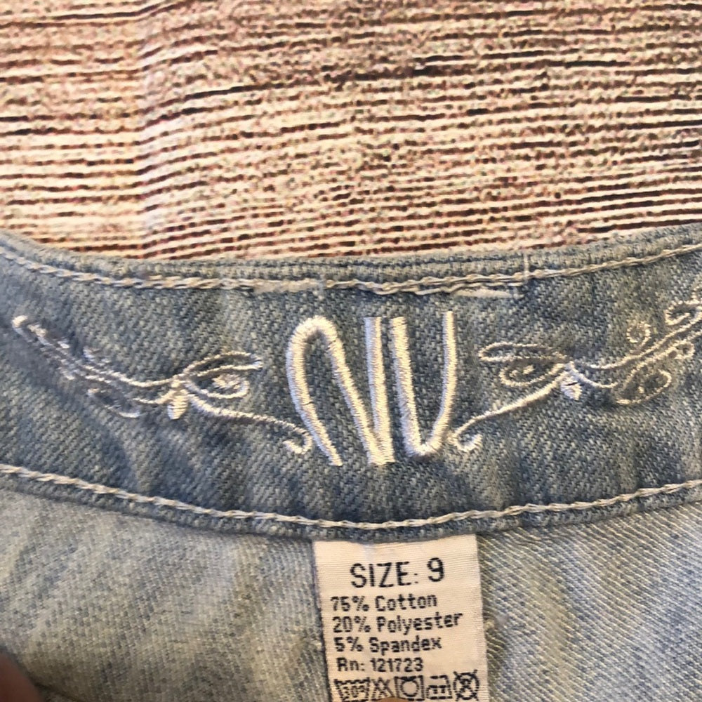 NV size 9 juniors light blue jean shorts