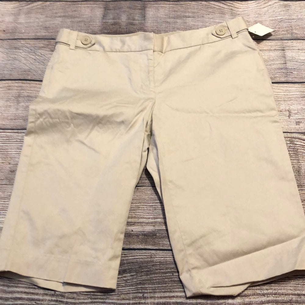 Editor size 6 tan lady’s shorts