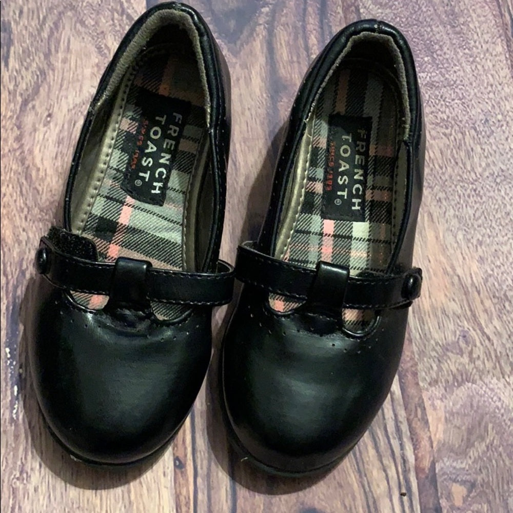 Size 10 girls uniform dress shoes