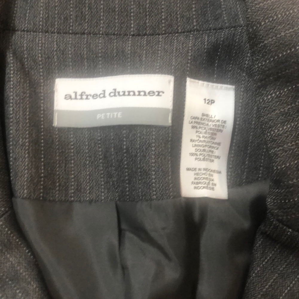 Alfred Drunner sz 12P gray pinstripe lady’s blazer