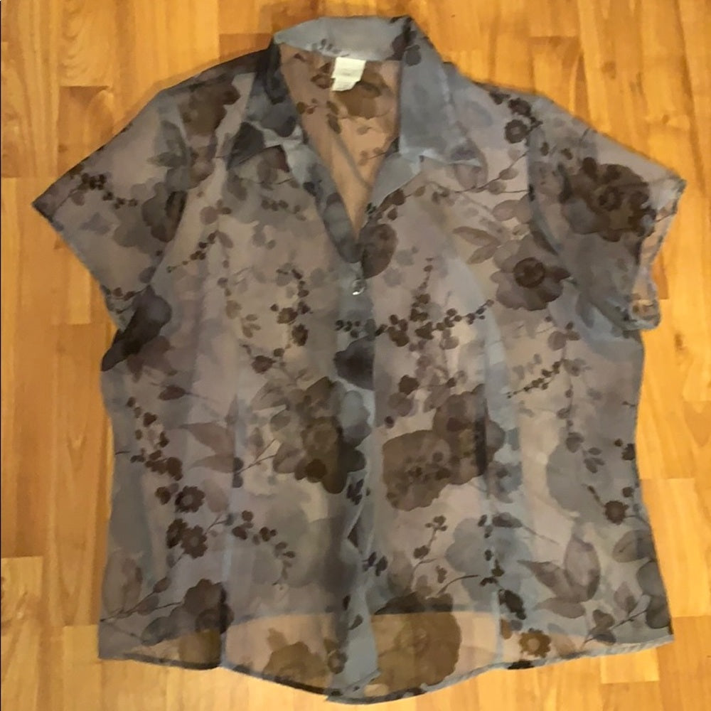 Size 26/28 sheer short sleeve blouse