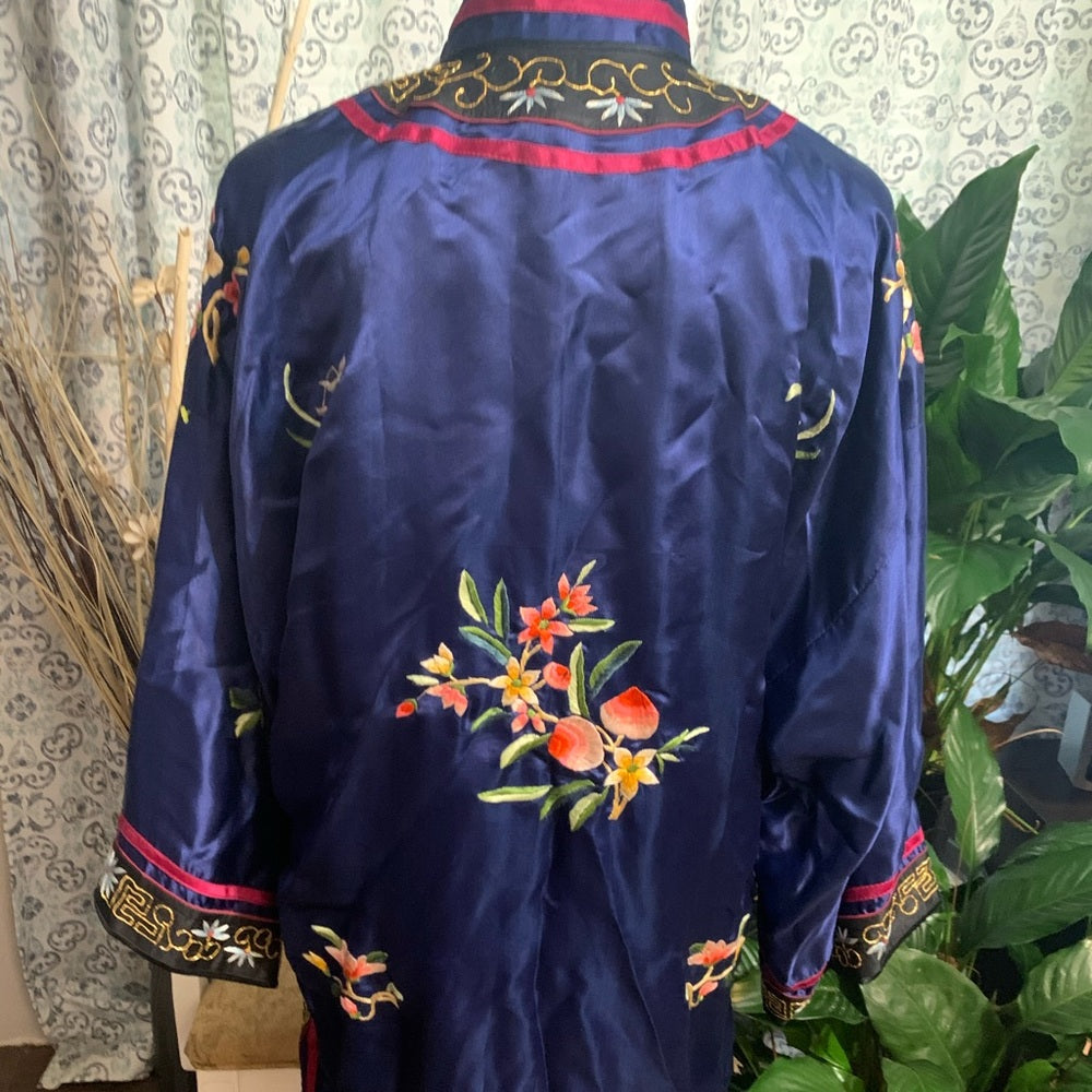 Beautiful oriental top. EUC