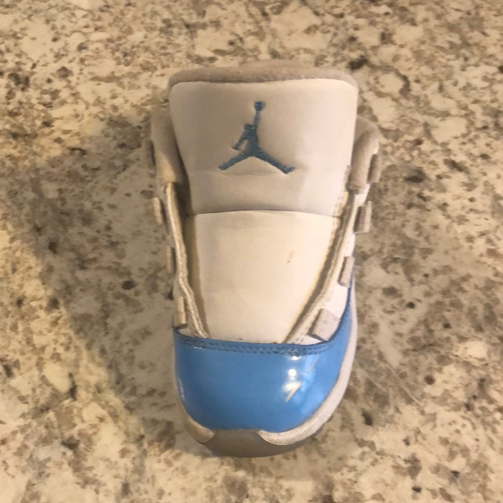 Jordan’s sz 9c blue and white sneakers